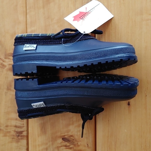 🇨🇦NWT Boys Baffin Navy Waterproof Duck Shoe Youth Size 1 - Picture 2 of 15